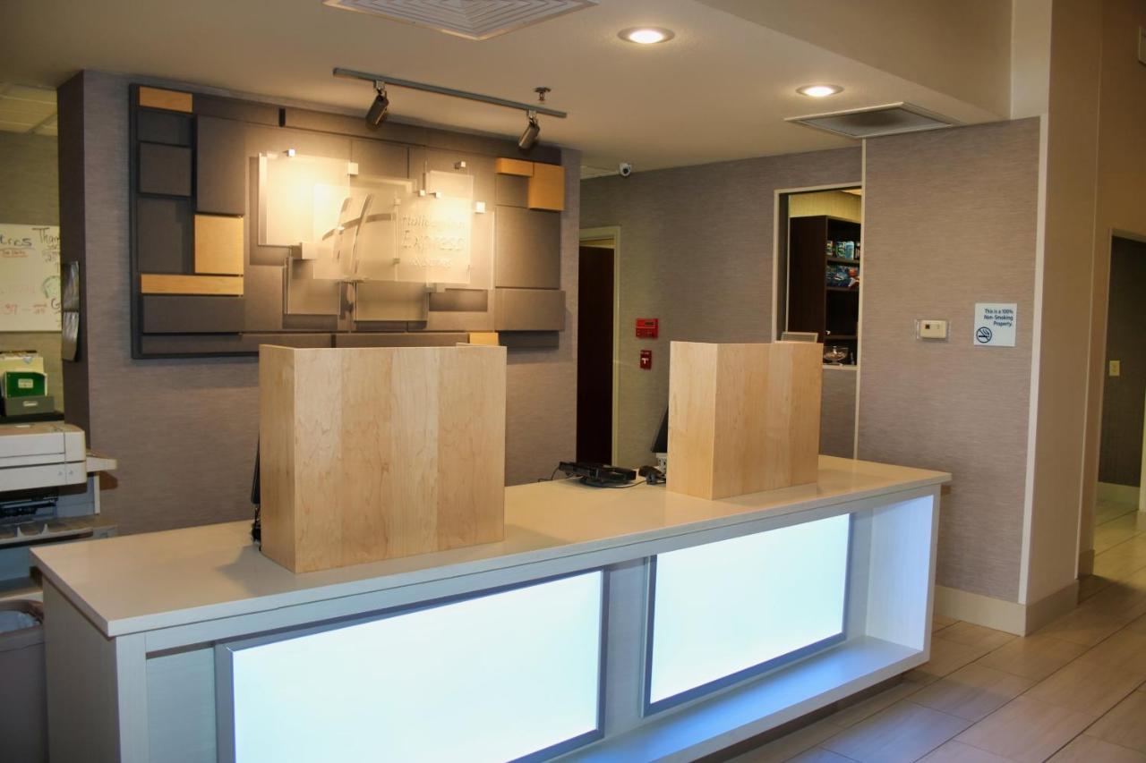 Holiday Inn Express By Ihg Douglas Exterior foto
